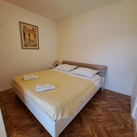 Apartments Sabina I Grapes Malinska Exterior photo