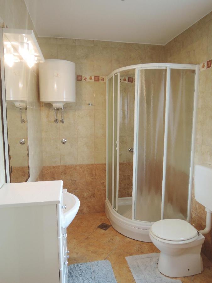 Apartments Sabina I Grapes Malinska Exterior photo