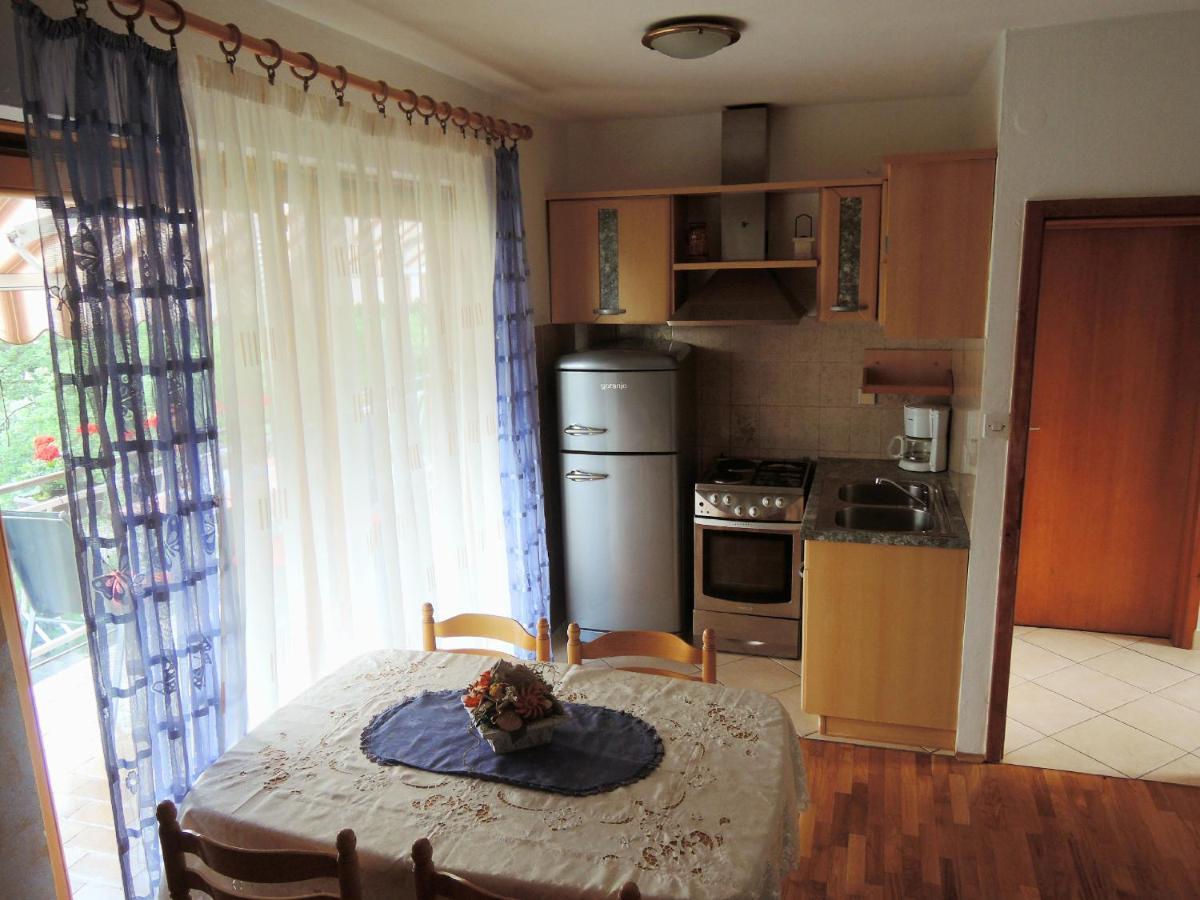 Apartments Sabina I Grapes Malinska Exterior photo