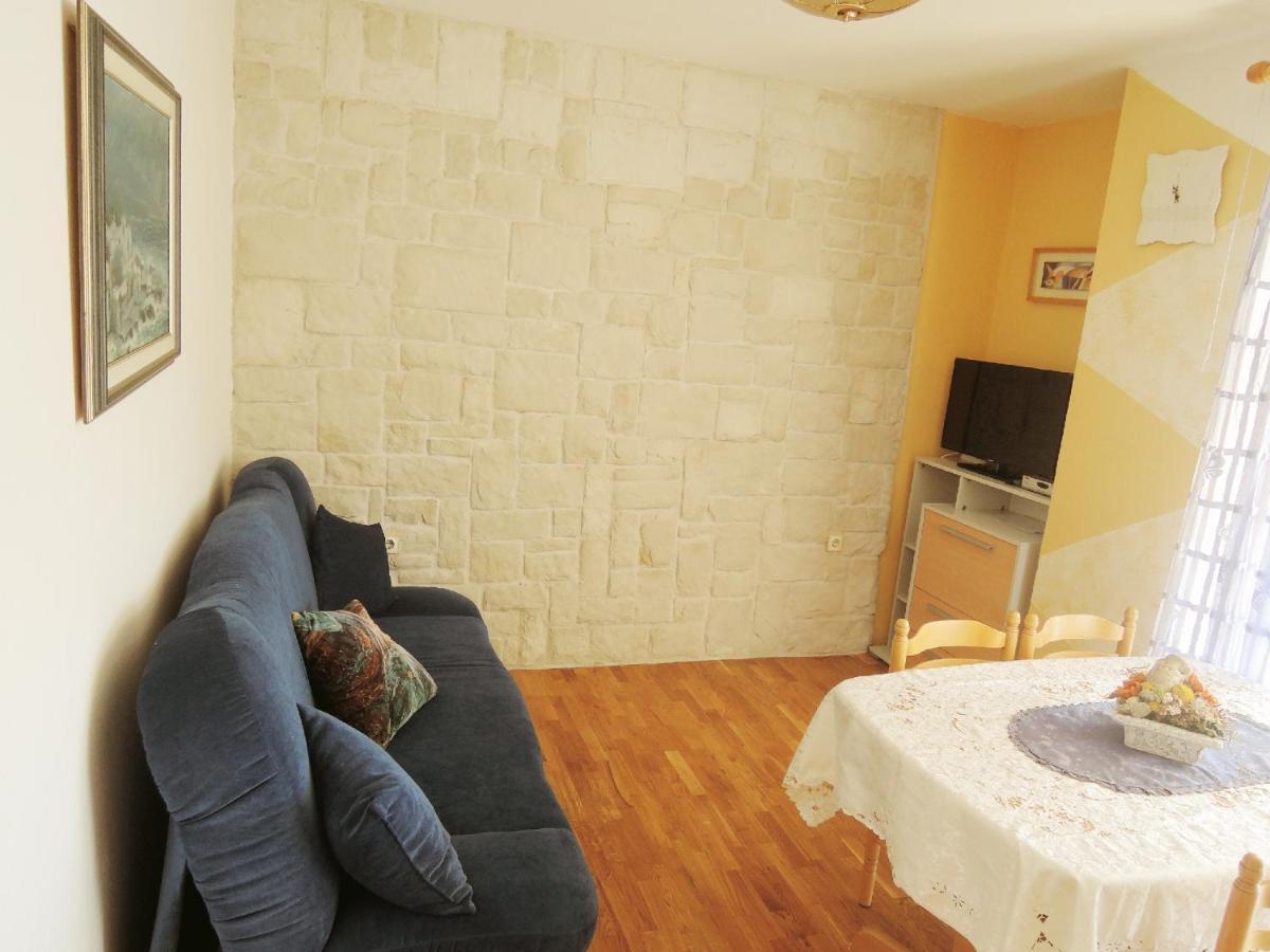 Apartments Sabina I Grapes Malinska Exterior photo