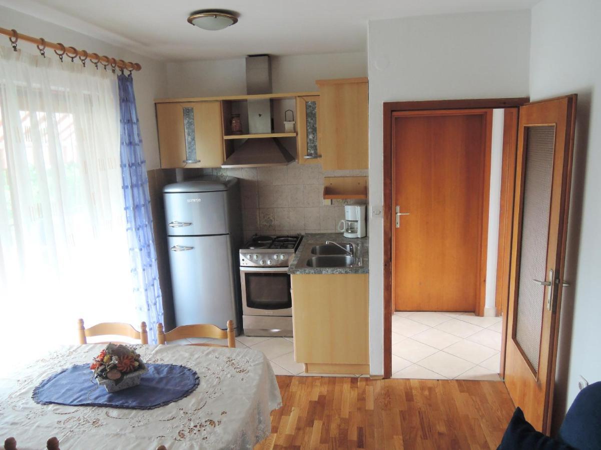 Apartments Sabina I Grapes Malinska Exterior photo