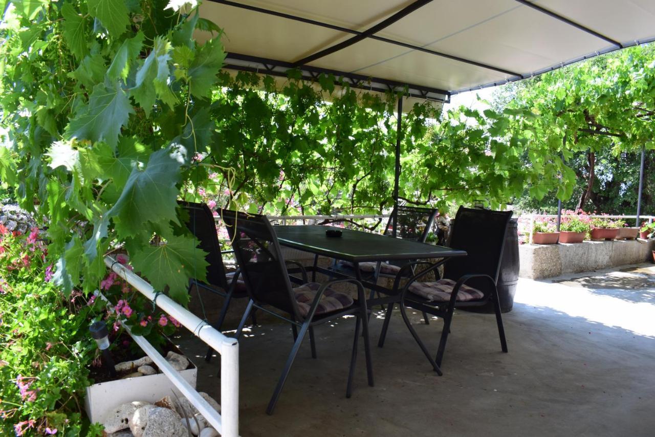 Apartments Sabina I Grapes Malinska Exterior photo