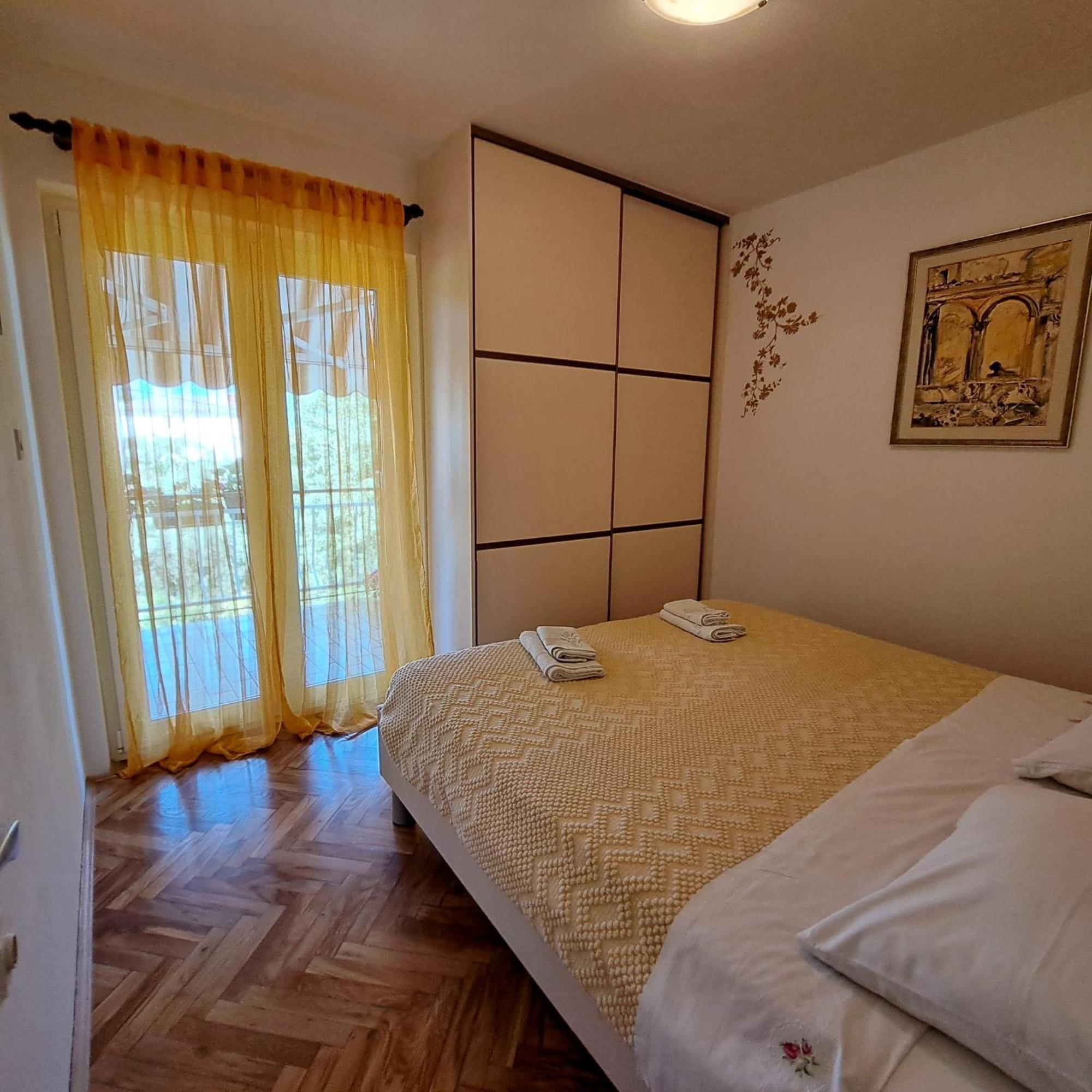 Apartments Sabina I Grapes Malinska Exterior photo