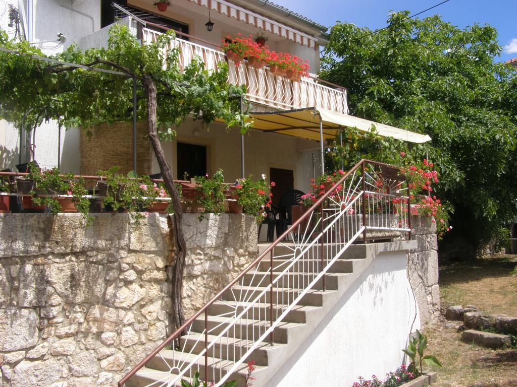 Apartments Sabina I Grapes Malinska Exterior photo