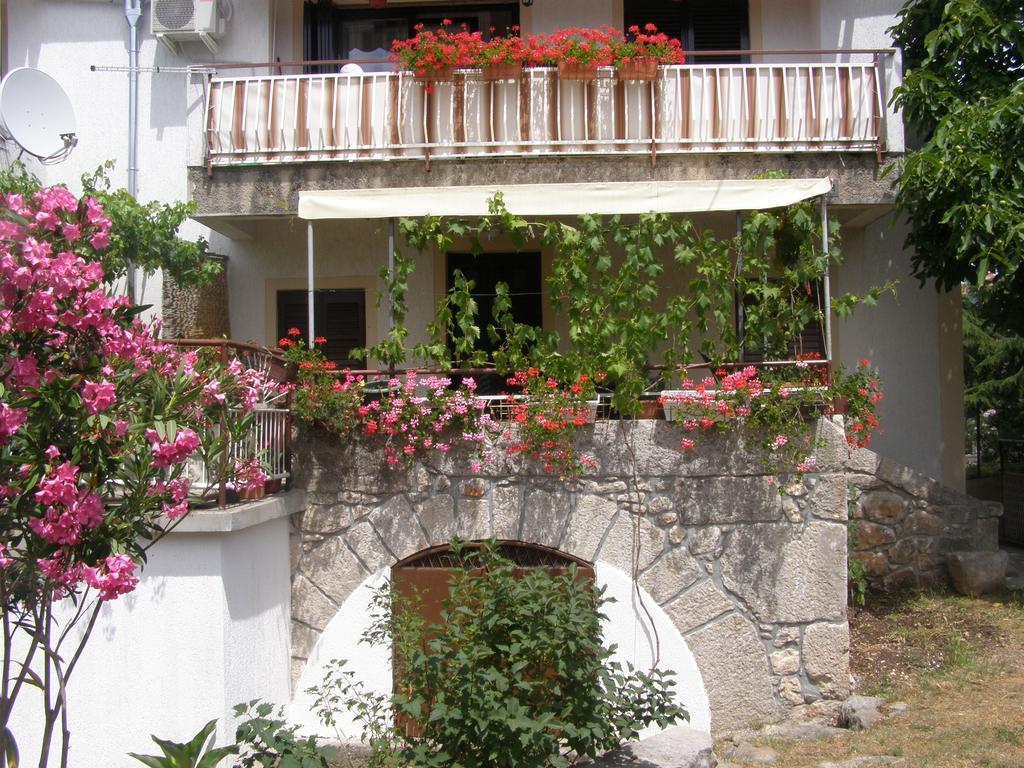 Apartments Sabina I Grapes Malinska Exterior photo