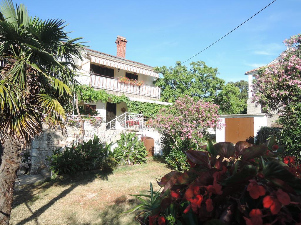 Apartments Sabina I Grapes Malinska Exterior photo
