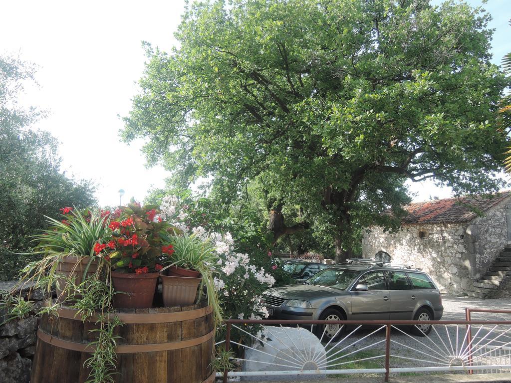 Apartments Sabina I Grapes Malinska Exterior photo